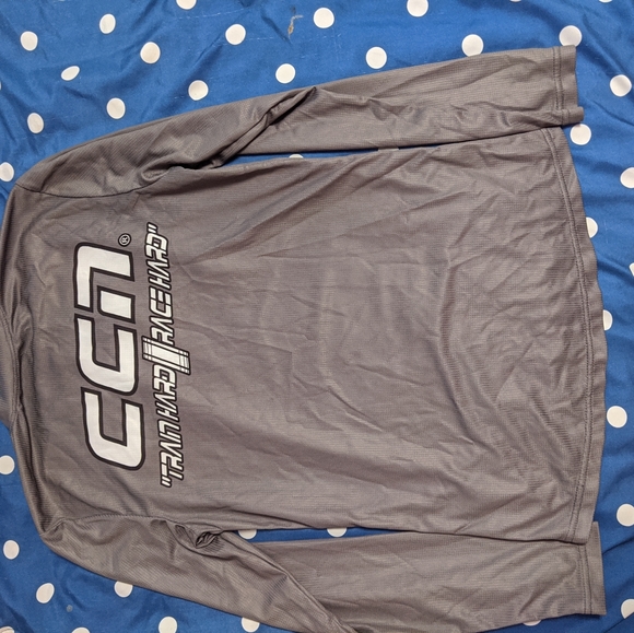 Athletic long sleeve base layer Sz Small (grey) NWT - Picture 3 of 3